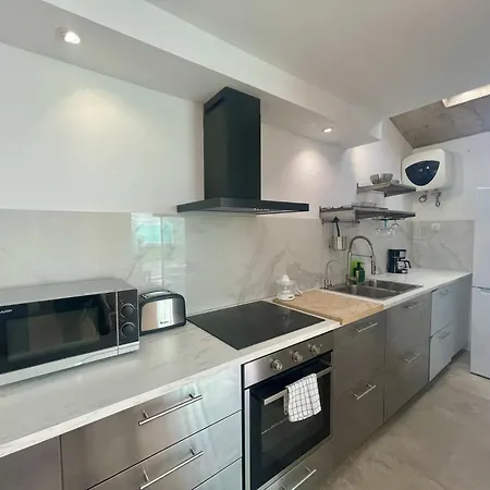 Hachi Place Apartment *